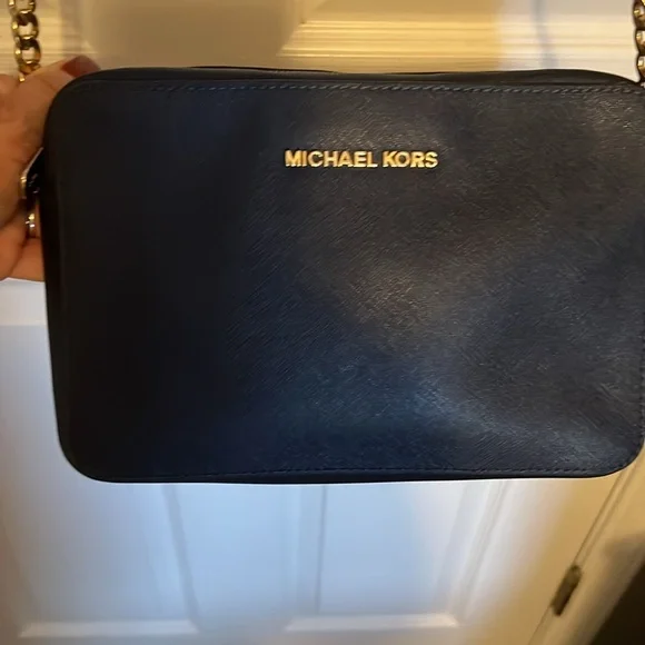 👜 Michael Kors Navy crossbody - Picture 2 of 7